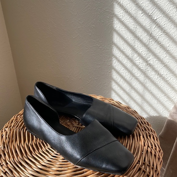 Vince minimalist beautiful black leather square toe flats - Picture 1 of 11